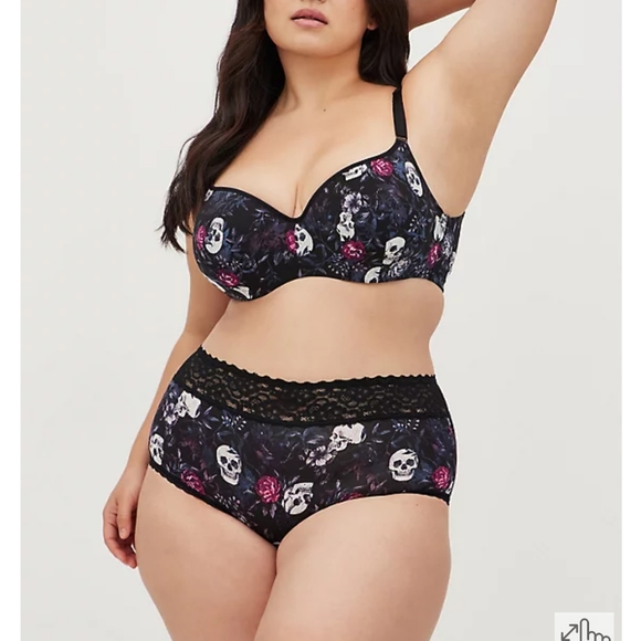 ✨NWT✨Final price Lightly Lined Full Coverage Balconette Bra-Black Skull/Roses - Picture 2 of 5
